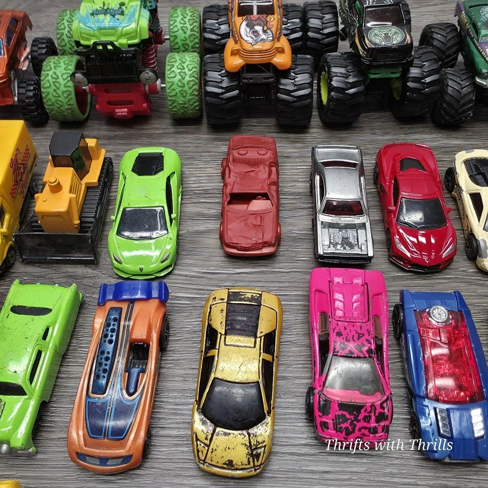 Hotwheels, Matchbox, Maisto, And More - Mixed Lot Of 28 Car, Trucks, And More
